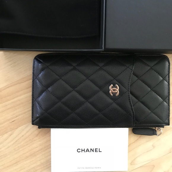 CHANEL Handbags - BNWT’s 2018 authentic chanel flat wallet pouch
